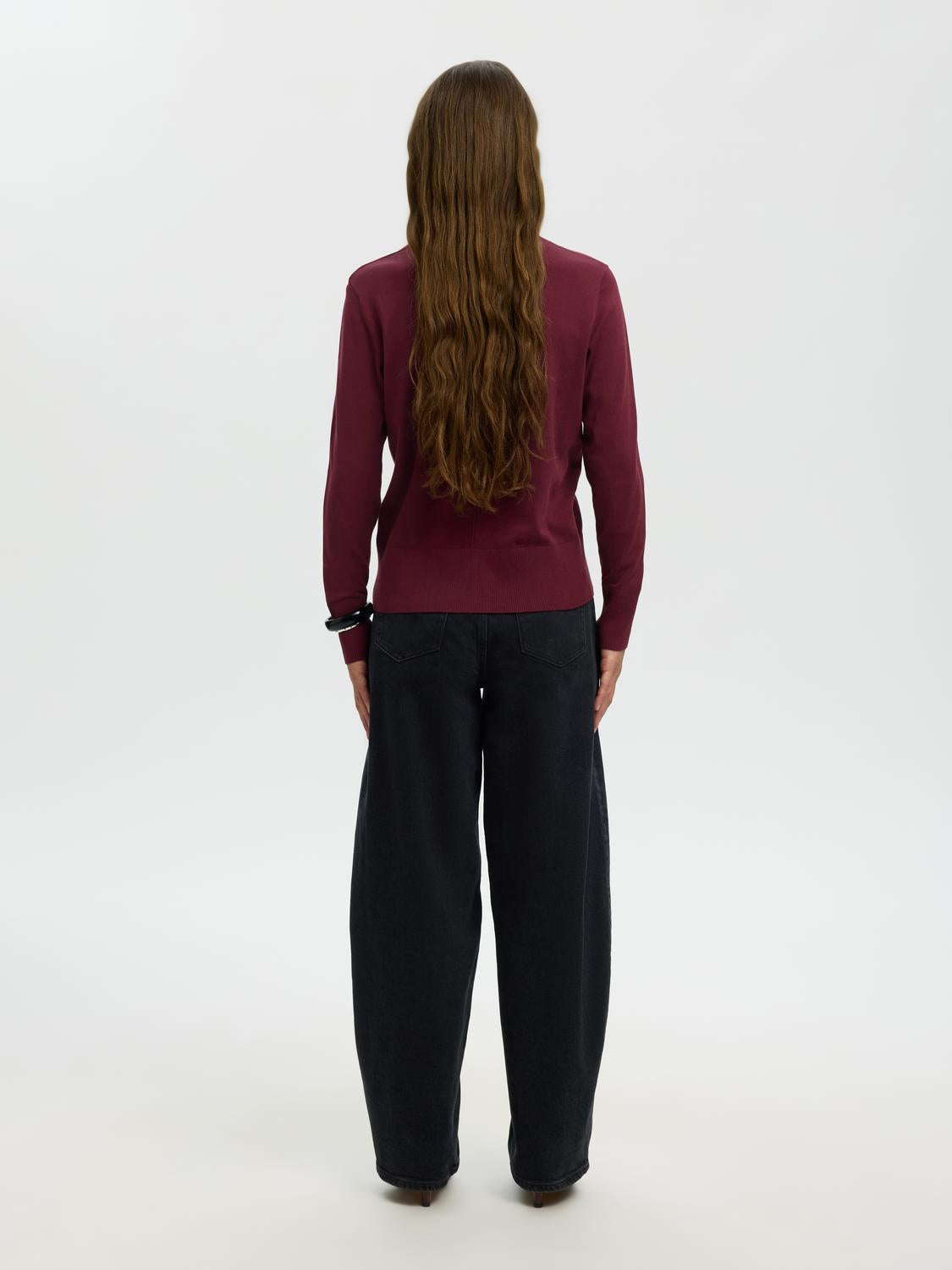 model_shot-back